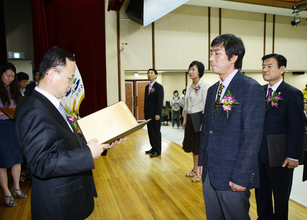 제5대 지방동시선거 당선증 교부식 박재현 의원 - 1