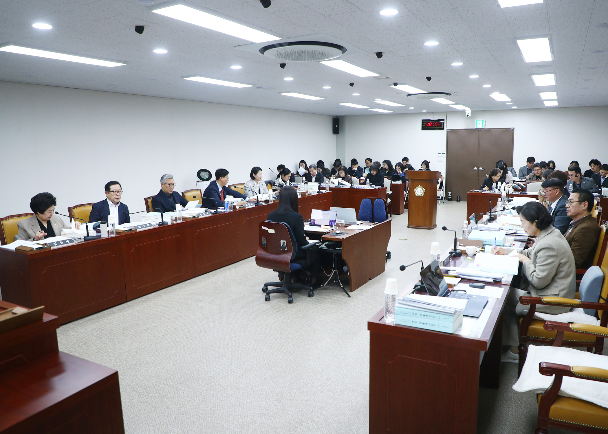 제327회 정례회 예산결산특별위원회 - 10