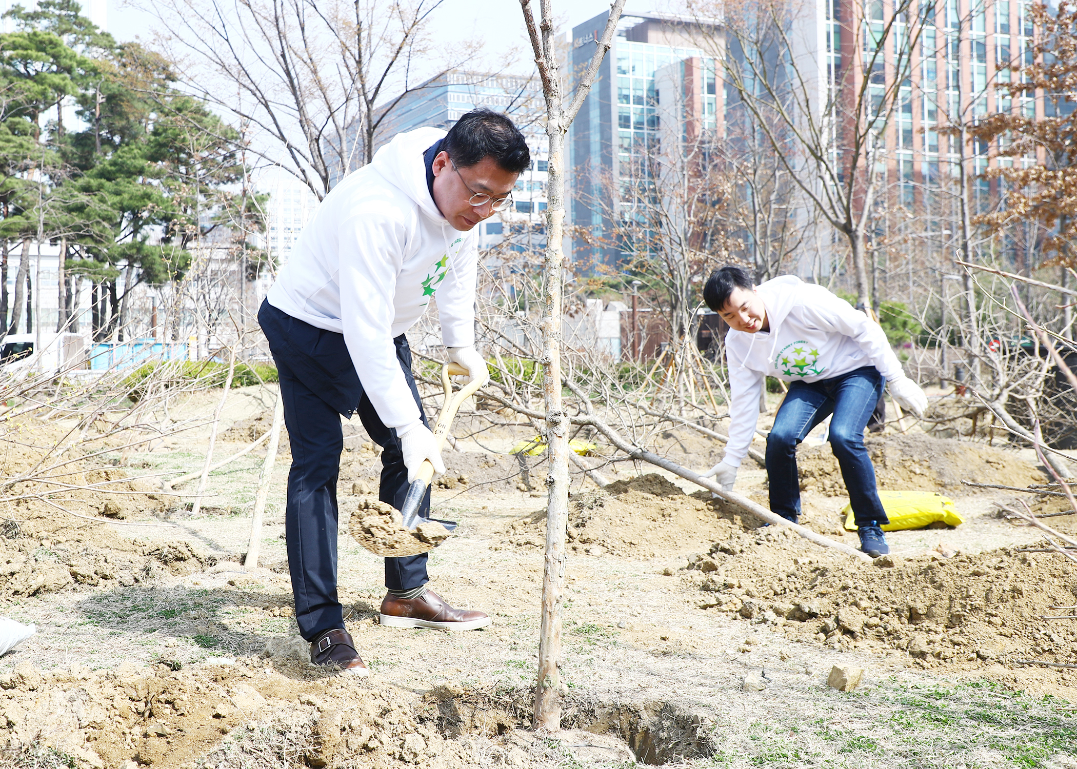 제74회 식목일 기념 나무심기 행사 - 4