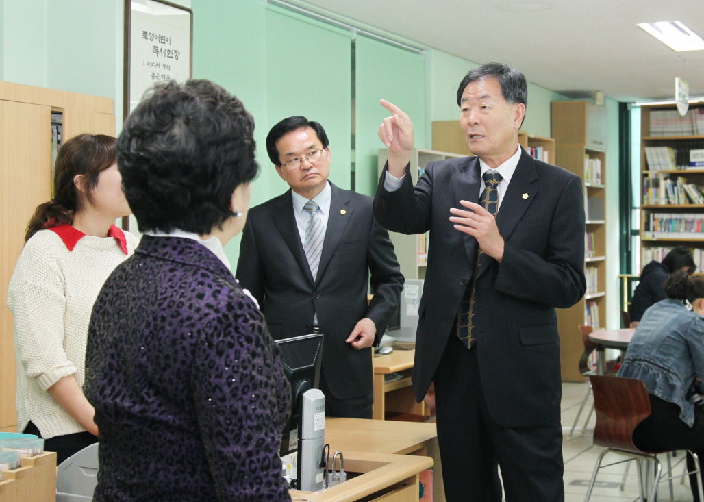 행정보건위원회 현장방문 - 토성초등학교 토성도서관  - 4