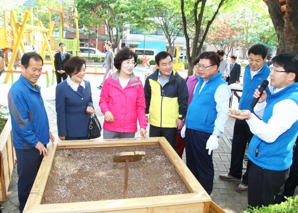 삼학사 어린이 공원내 숲 체험 생활공간 기념식수 - 9