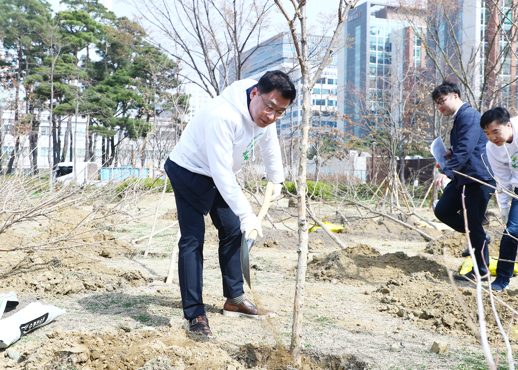 제74회 식목일 기념 나무심기 행사 - 5