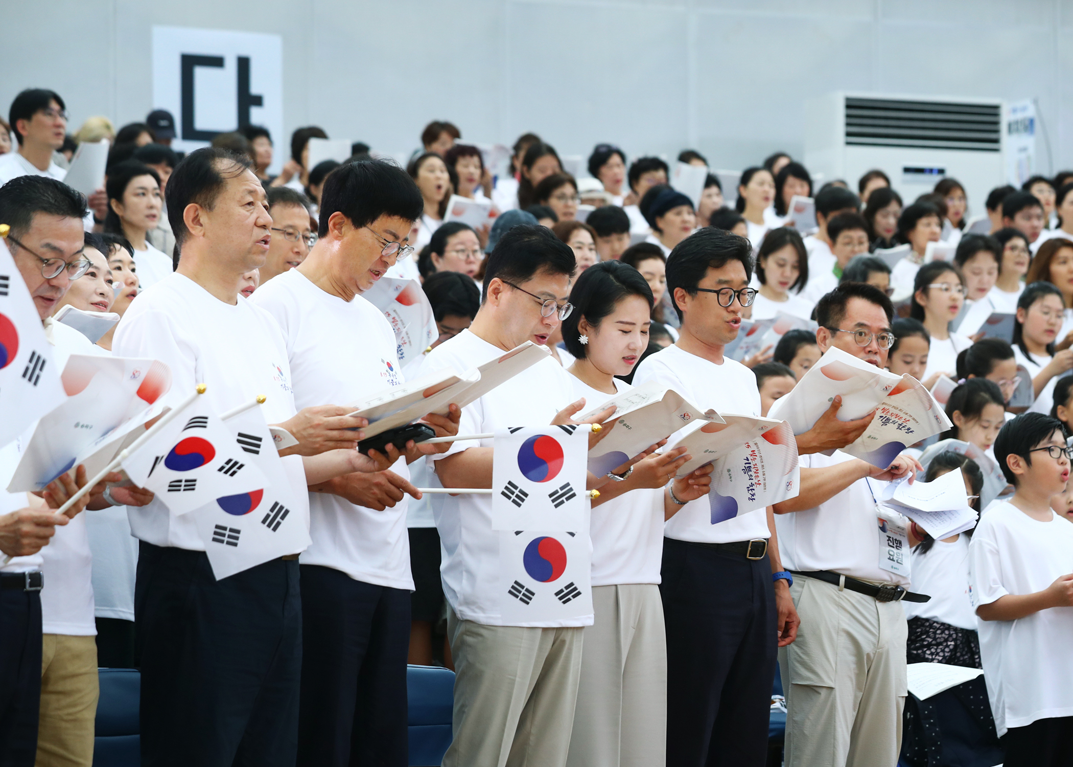 8.15 빛을 되찾은 날 기쁨의 합창 - 13