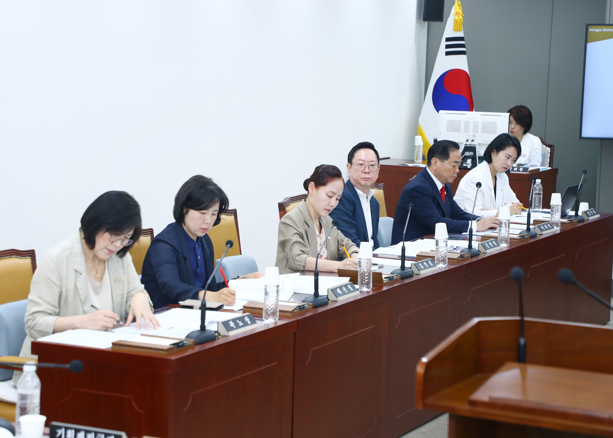 제324회 임시회 예산결산특별위원회 - 6