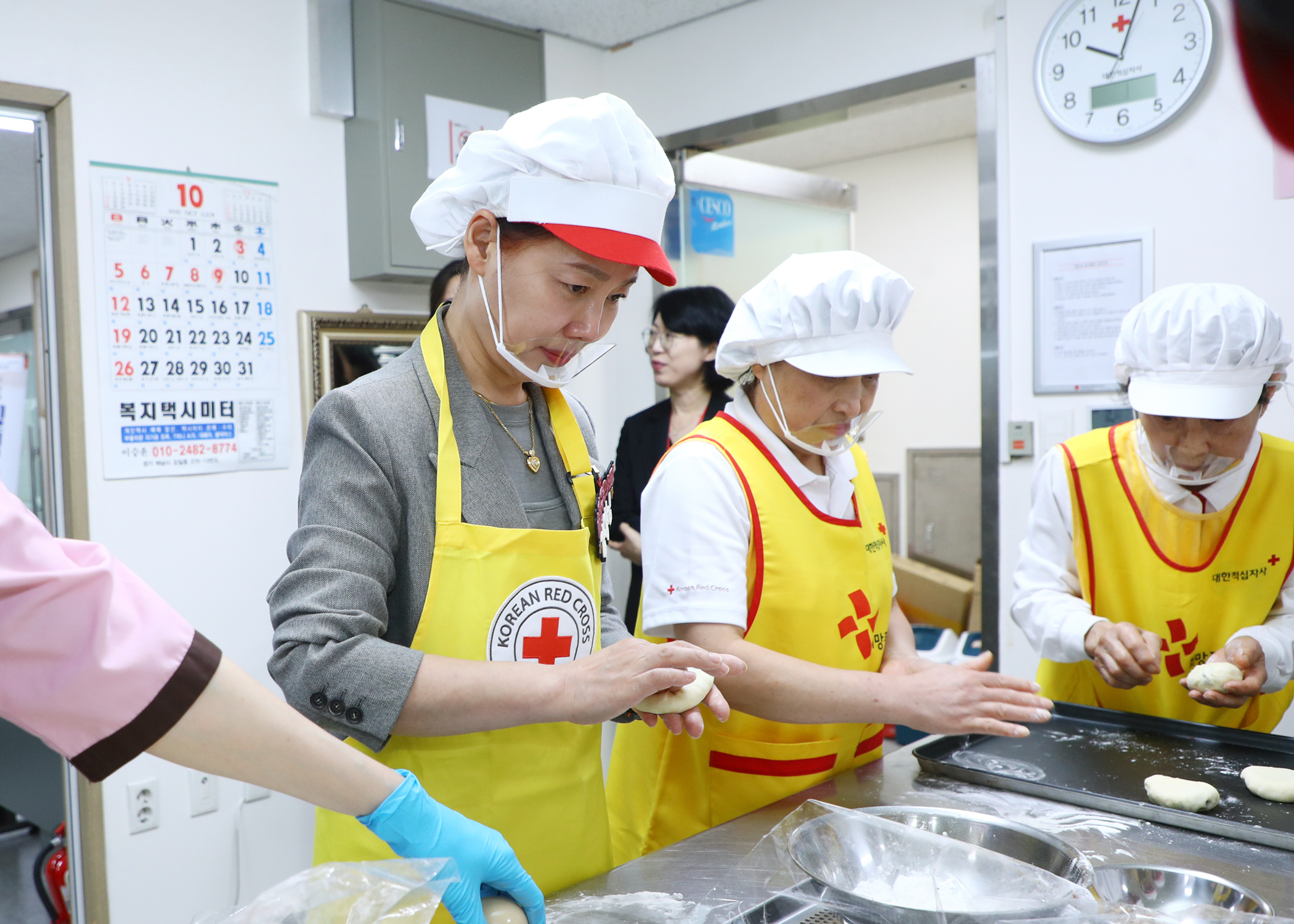 대한적십자사 창립120주년 기념 셀럽 일일피티시에 봉사 참석 - 1