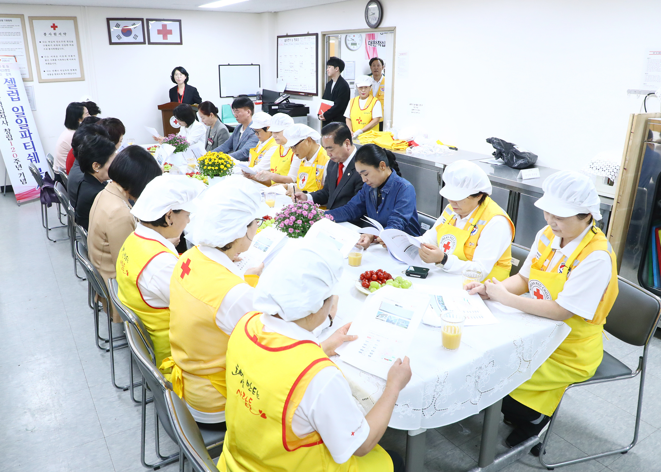 대한적십자사 창립120주년 기념 셀럽 일일피티시에 봉사 참석 - 1