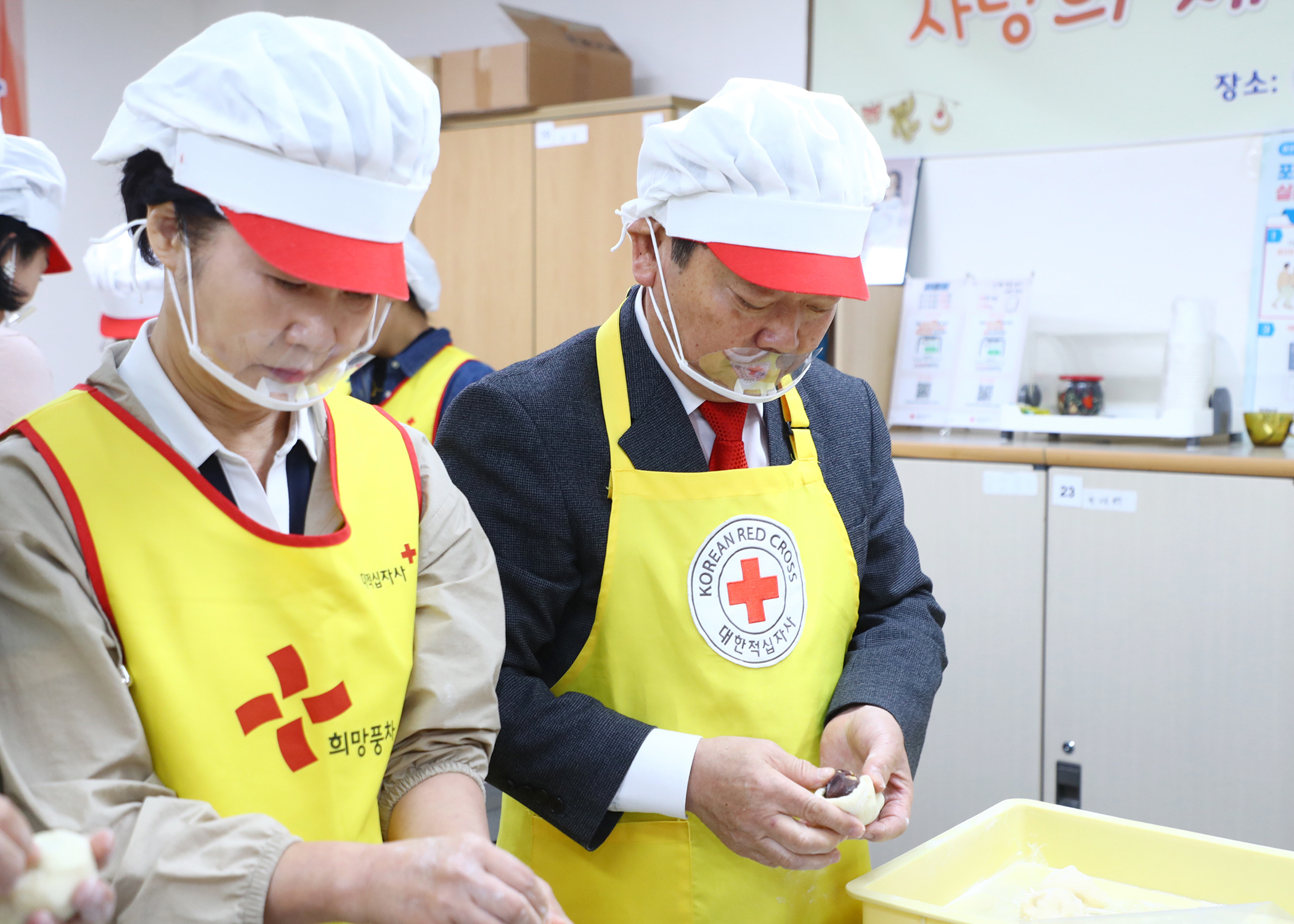 대한적십자사 창립120주년 기념 셀럽 일일피티시에 봉사 참석 - 3