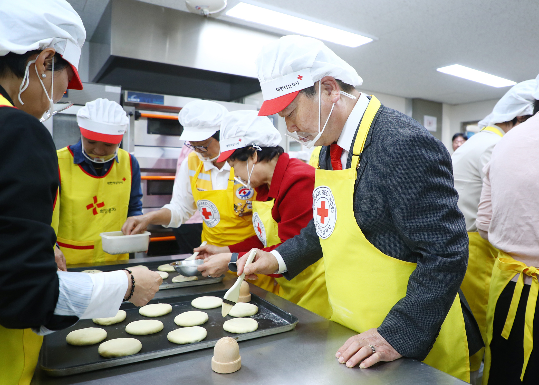 대한적십자사 창립120주년 기념 셀럽 일일피티시에 봉사 참석 - 5