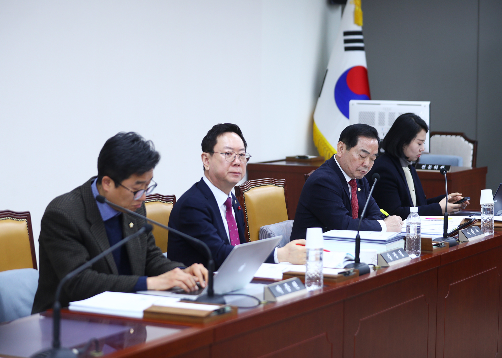 제328회 임시회 행정교육위원회 - 2